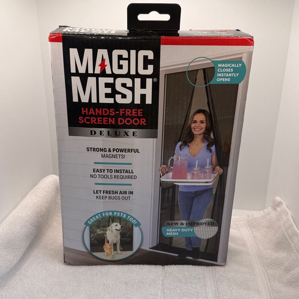 Brand New Magic Mesh Hands-Free Screen Door Deluxe